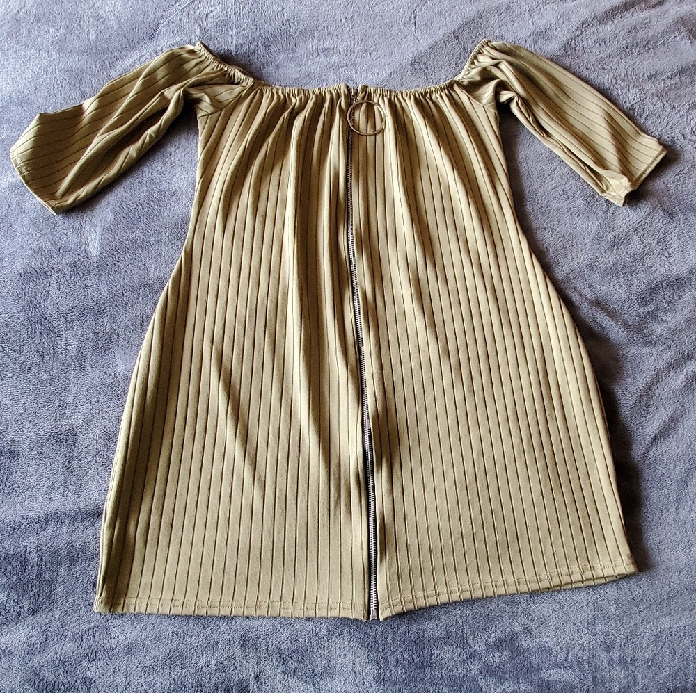 Green Off Shoulder Ribbed Front Zip Dress